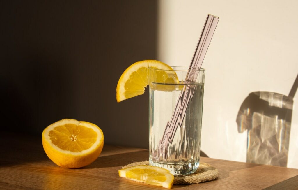 Ventre gonflé remède de grand-mère : Eau Citronnée